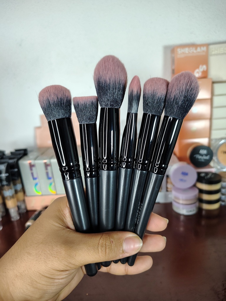 Brochas MAANGE Negras + Almacenamiento (set completo 18 pcs) 